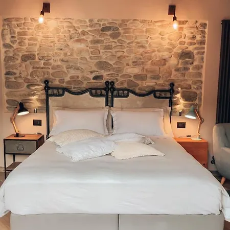 Talking Stones לינה וארוחת בוקר 4*