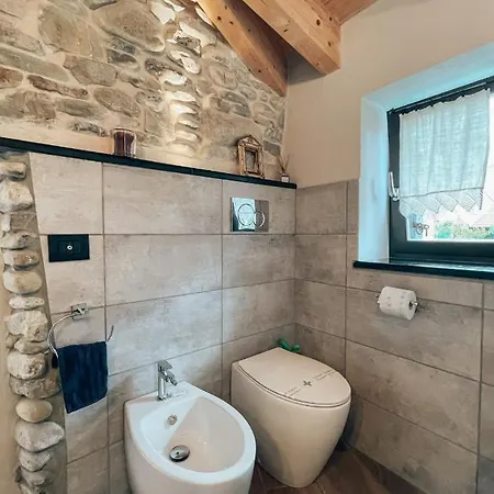 לינה וארוחת בוקר Talking Stones 4*